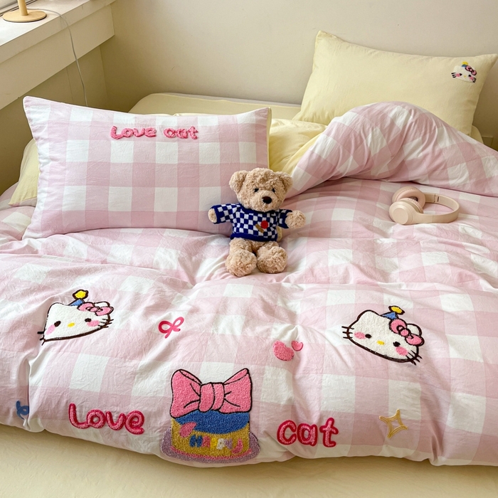 91家纺网 家纺一手货源 找家纺 雨帆  2025新款卡通水洗棉毛巾绣四件套 粉格芝士