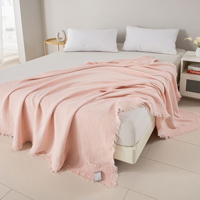 91家纺网 家纺一手货源 找家纺 皇寝世家家居 2025新款A类全棉针织四层纱苏流毯子沙发盖毯 午睡复古毛毯 静谧-杏色