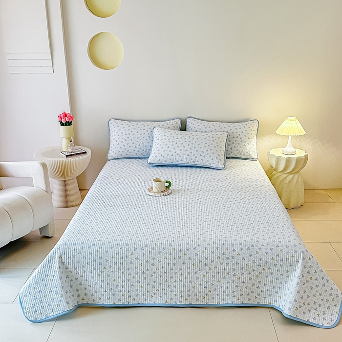 91家纺网 家纺一手货源 找家纺 橘夏家纺2025爆款棉感珍珠绸印花床盖三件套 花非花--晴空蓝