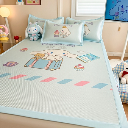 蓝邻 2025春夏新款正版三丽鸥600D冰藤大版数码印花凉席-场景一 害羞玉桂狗