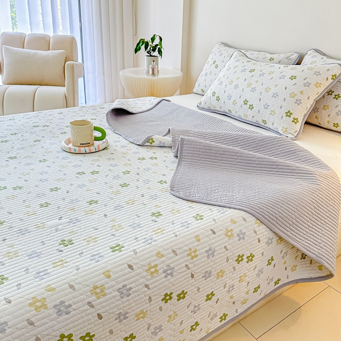 91家纺网 家纺一手货源 找家纺 橘夏家纺2025爆款棉感珍珠绸印花床盖三件套 朵朵花林--雅韵灰