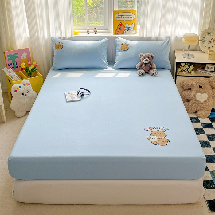 91家纺网 家纺一手货源 找家纺 海岛哥哥 2025春夏新款卡通毛巾绣床笠 幸运卡皮-蓝