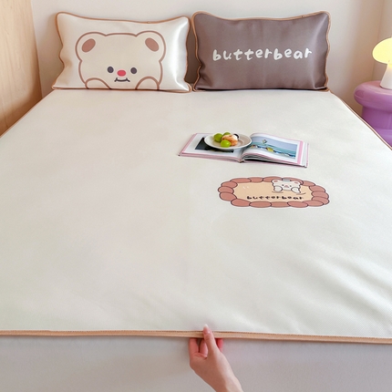 91家纺网 家纺一手货源 找家纺 如一2025A类ins大版数码卡通印花冰丝凉感席 奶油熊-床席