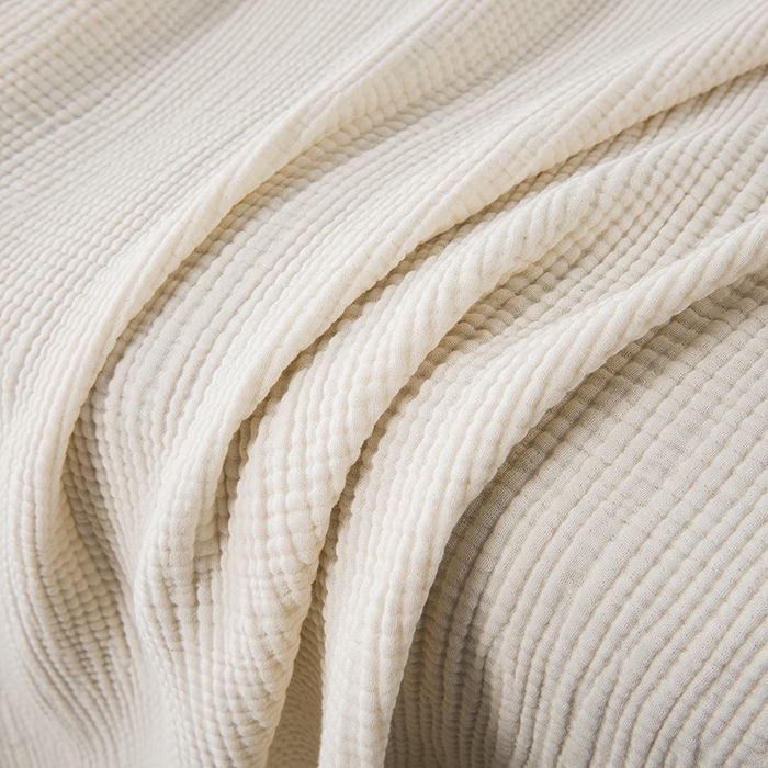 91家纺网 家纺一手货源 找家纺 皇寝世家家居 2025新款A类全棉针织四层纱苏流毯子沙发盖毯 午睡复古毛毯 静谧-奶白