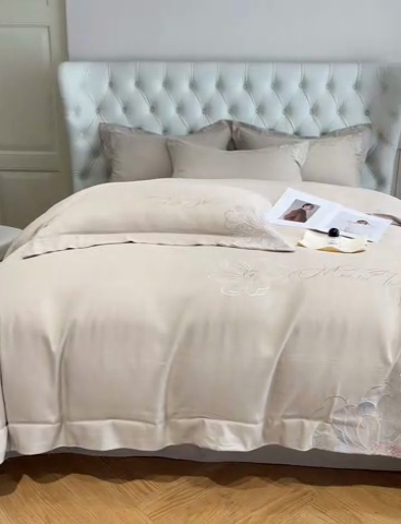 91家纺网 家纺一手货源 找家纺 新方向 2025新款天丝刺绣四件套-时光 时光-香槟