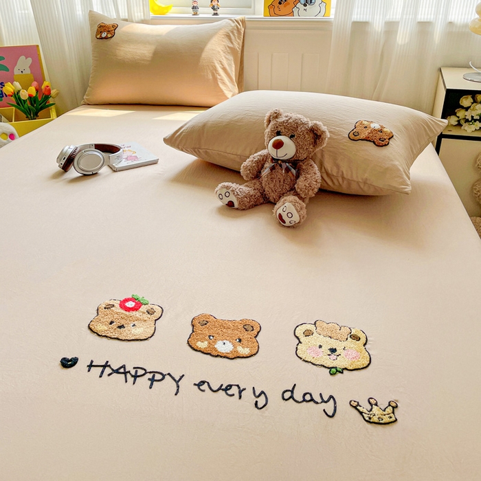 91家纺网 家纺一手货源 找家纺 海岛哥哥 2025春夏新款卡通毛巾绣床笠 三只小熊-咖