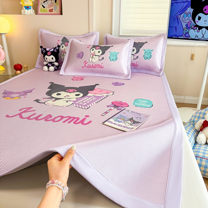 91家纺网 家纺一手货源 找家纺 蓝邻 2025春夏新款正版三丽鸥600D冰藤大版数码印花凉席-场景一 糖果库洛米