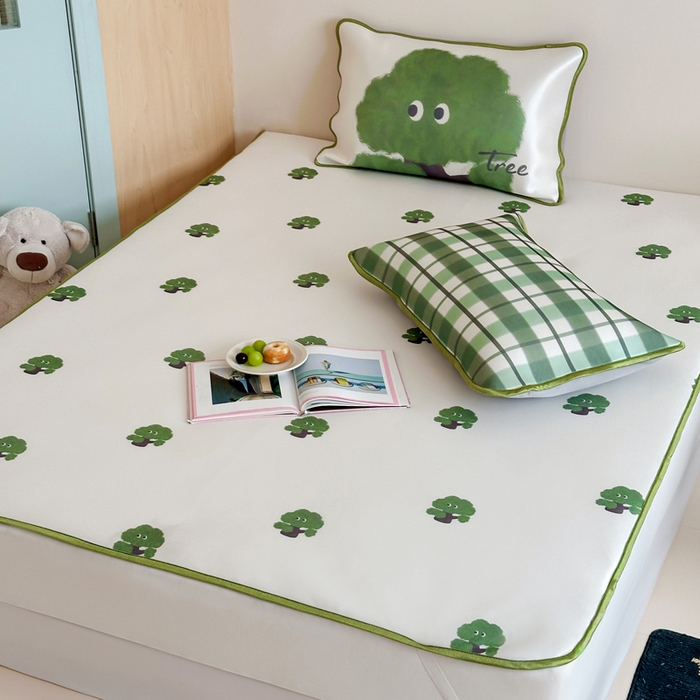 91家纺网 家纺一手货源 找家纺 如一2025A类ins大版数码卡通印花冰丝凉感席 绿森林-床笠-床笠