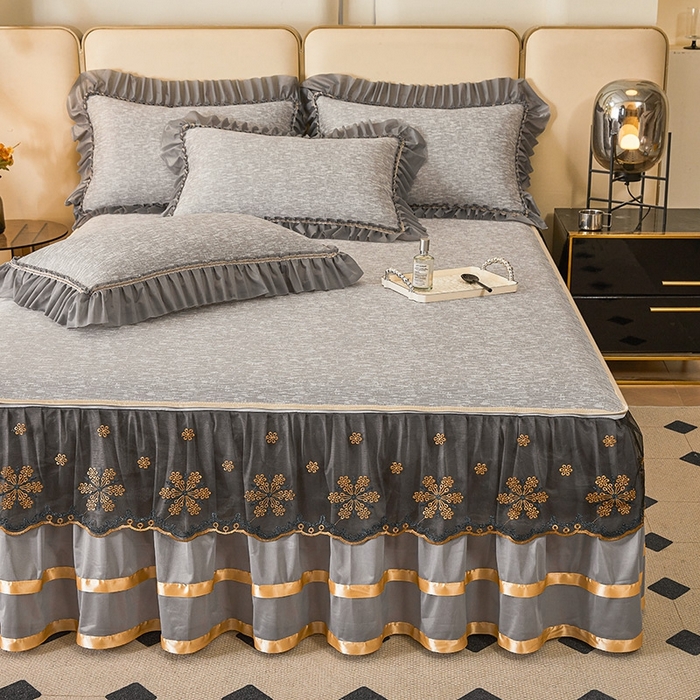 91家纺网 家纺一手货源 找家纺 情恒家纺   2025新款提花PE海洋丝可脱卸床裙席三件套 迷雾森林 星灰