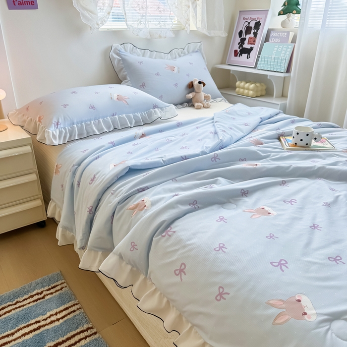 91家纺网 家纺一手货源 找家纺 九花鹿 2025新款凉感提花夏被 蝴蝶结小兔(蓝）