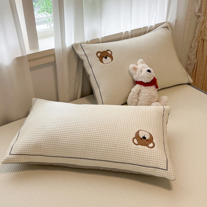 91家纺网 家纺一手货源 找家纺 雅居纺家纺 2025新款A类加厚三明治底华夫格绣花凉感席 床席款-熊出没