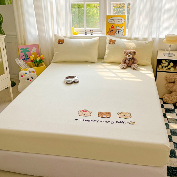 91家纺网 家纺一手货源 找家纺 海岛哥哥 2025春夏新款卡通毛巾绣床笠 三只小熊-黄