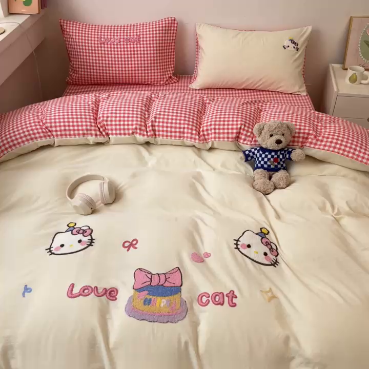 91家纺网 家纺一手货源 找家纺 雨帆  2025新款卡通水洗棉毛巾绣四件套 芝士粉格