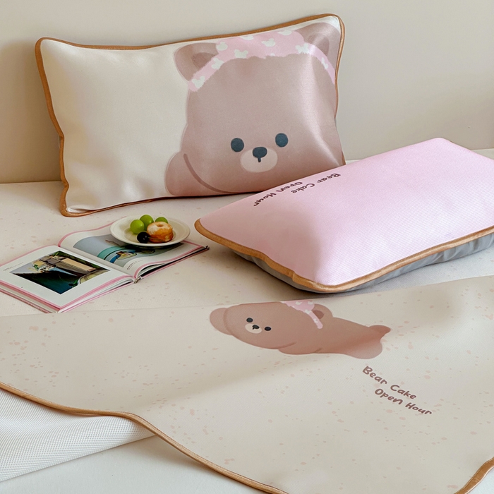 91家纺网 家纺一手货源 找家纺 如一2025A类ins大版数码卡通印花冰丝凉感席 粉粉熊-床笠-床笠