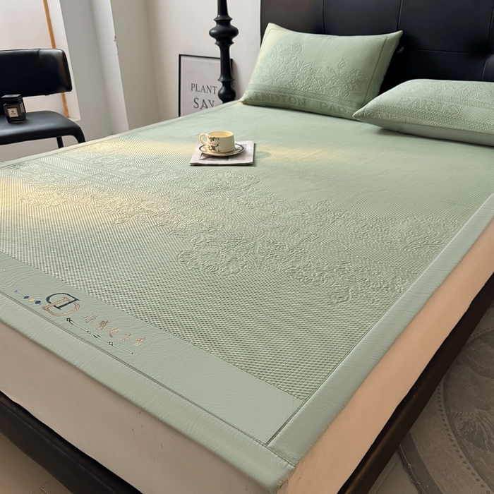 91家纺网 家纺一手货源 找家纺 怡源梦家纺2025新款冰豆豆凉席三件套-巴黎世家系列 巴黎世家 绿色