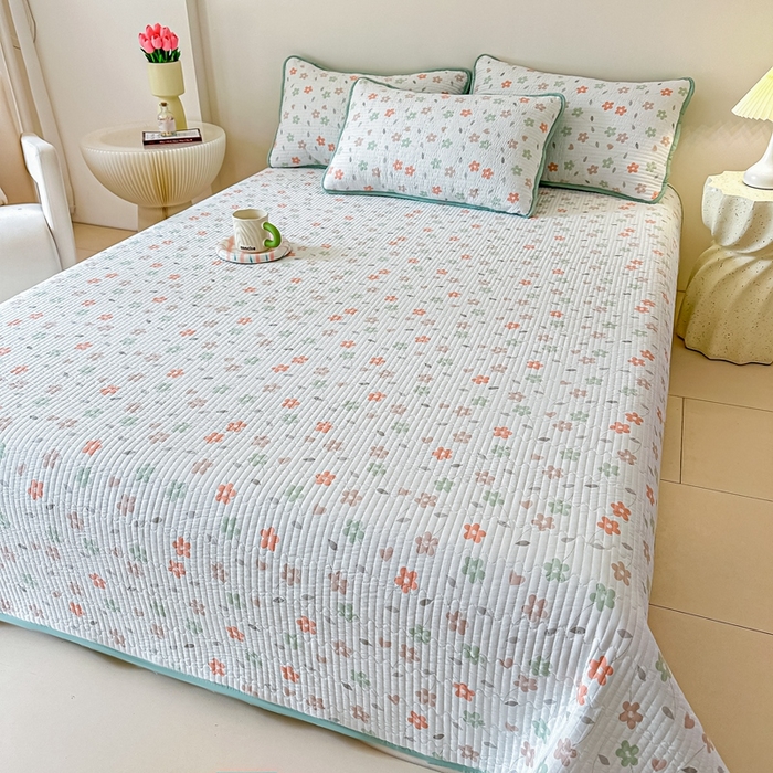 91家纺网 家纺一手货源 找家纺 橘夏家纺2025爆款棉感珍珠绸印花床盖三件套 朵朵花林--仙踪绿