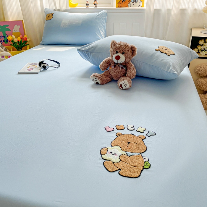 91家纺网 家纺一手货源 找家纺 海岛哥哥 2025春夏新款卡通毛巾绣床笠 幸运卡皮-蓝