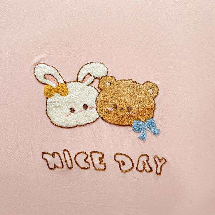 91家纺网 家纺一手货源 找家纺 海岛哥哥 2025春夏新款大版枕套毛巾绣床笠 大版兔兔的好朋友