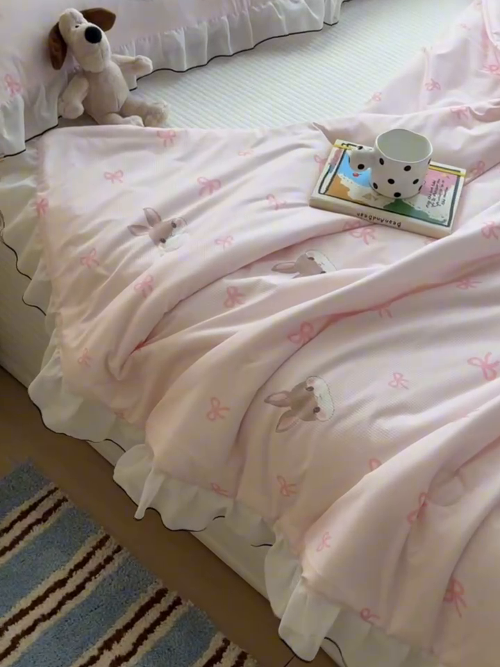 91家纺网 家纺一手货源 找家纺 九花鹿 2025新款凉感提花夏被 蝴蝶结小兔(粉）