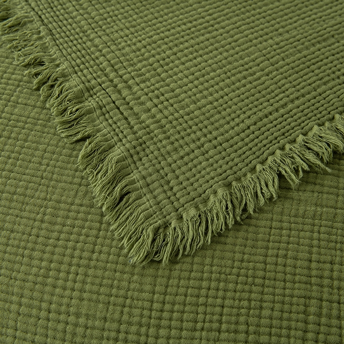 91家纺网 家纺一手货源 找家纺 皇寝世家家居 2025新款A类全棉针织四层纱苏流毯子沙发盖毯 午睡复古毛毯 静谧-海松色