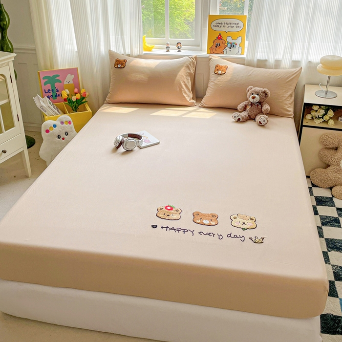 91家纺网 家纺一手货源 找家纺 海岛哥哥 2025春夏新款卡通毛巾绣床笠 三只小熊-咖