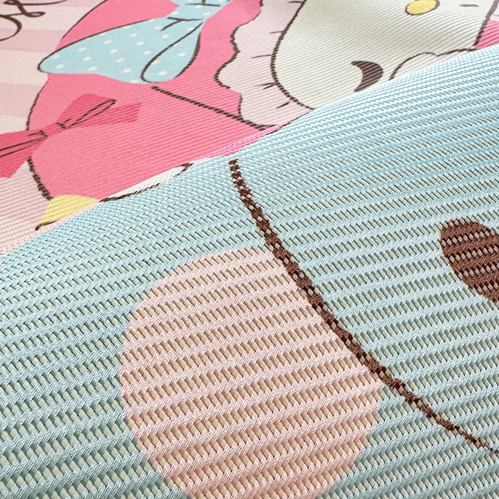 91家纺网 家纺一手货源 找家纺 蓝邻 2025春夏新款正版三丽鸥600D冰藤大版数码印花凉席-场景一 爱心美乐蒂