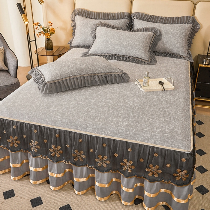 91家纺网 家纺一手货源 找家纺 情恒家纺   2025新款提花PE海洋丝可脱卸床裙席三件套 迷雾森林 星灰