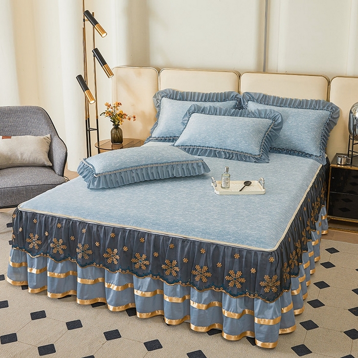 91家纺网 家纺一手货源 找家纺 情恒家纺   2025新款提花PE海洋丝可脱卸床裙席三件套 迷雾森林 雾蓝