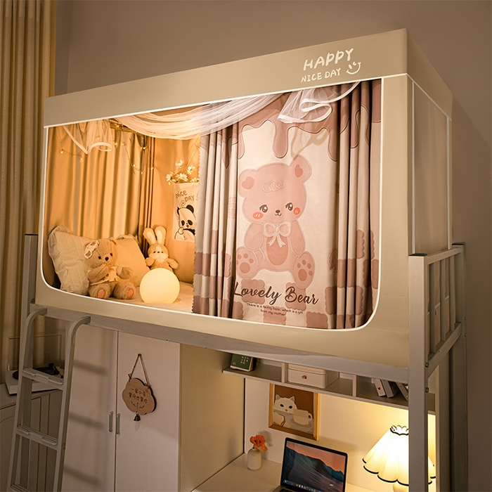 91家纺网 家纺一手货源 找家纺 觅妮家纺 2025新款99%强遮光涂银涂层大版数码印花宿舍学生床帘蚊帐 蜜糖小熊