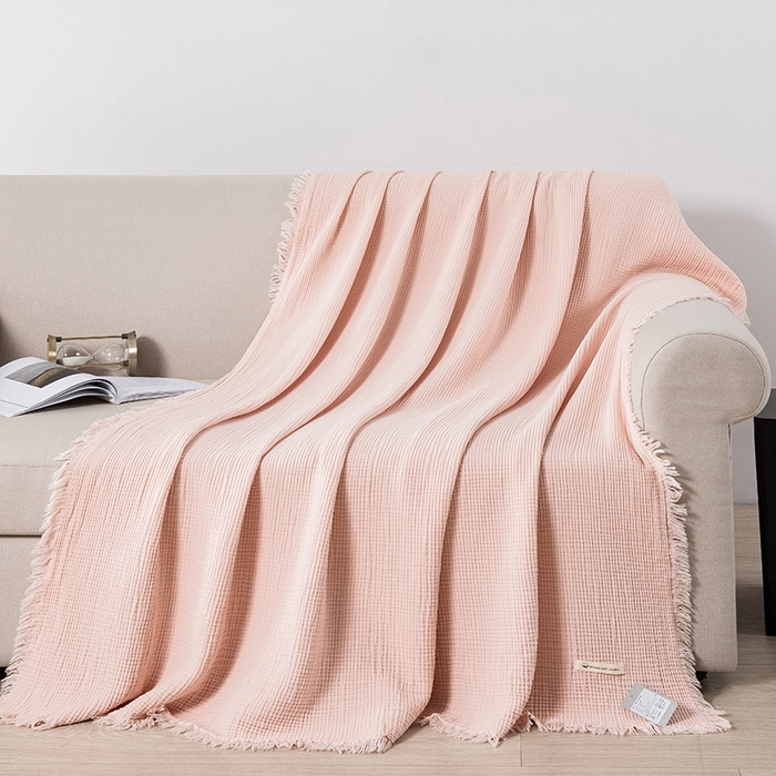 91家纺网 家纺一手货源 找家纺 皇寝世家家居 2025新款A类全棉针织四层纱苏流毯子沙发盖毯 午睡复古毛毯 静谧-杏色