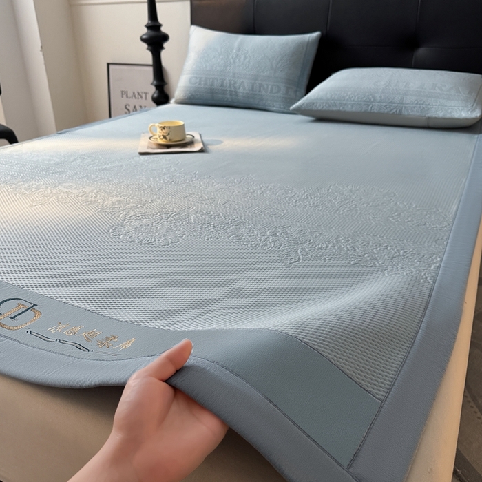 91家纺网 家纺一手货源 找家纺 怡源梦家纺2025新款冰豆豆凉席三件套-巴黎世家系列 巴黎世家 兰色