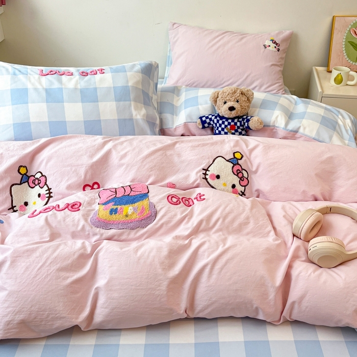 91家纺网 家纺一手货源 找家纺 雨帆  2025新款卡通水洗棉毛巾绣四件套 粉+蓝大格