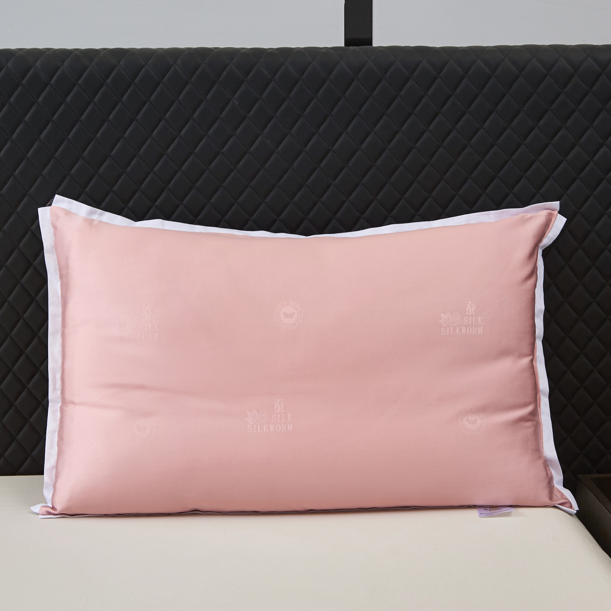 91家纺网 家纺一手货源 找家纺 梵希良品 2025新款超柔蚕丝蛋白枕头枕芯 粉色48x74cm低枕