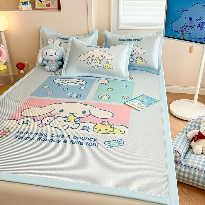 91家纺网 家纺一手货源 找家纺 蓝邻 2025春夏新款正版三丽鸥600D冰藤大版数码印花凉席-场景一 淘气大耳狗