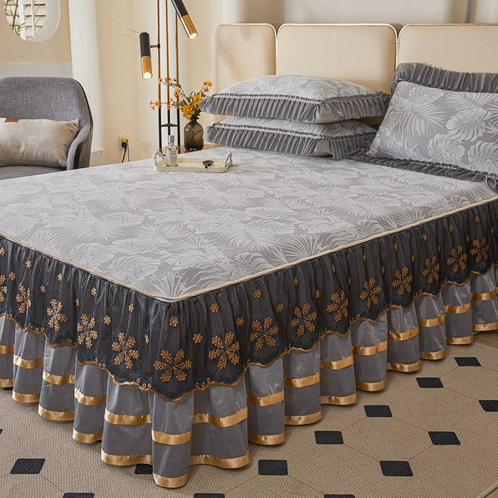 91家纺网 家纺一手货源 找家纺 情恒家纺   2025新款提花PE海洋丝可脱卸床裙席三件套 生如夏花 星灰