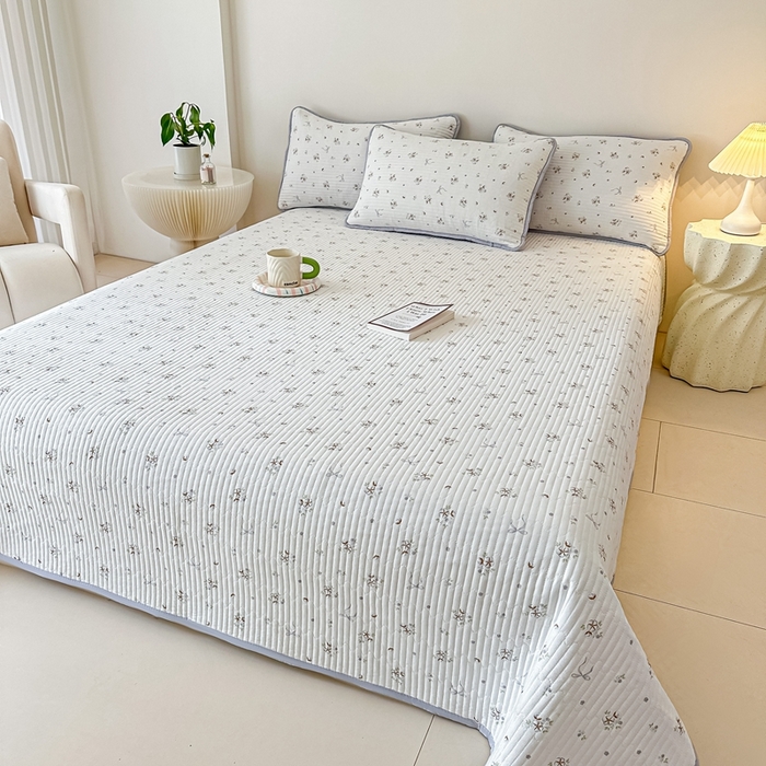 91家纺网 家纺一手货源 找家纺 橘夏家纺2025爆款棉感珍珠绸印花床盖三件套 木棉蝶花--雅韵灰