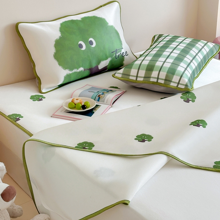 91家纺网 家纺一手货源 找家纺 如一2025A类ins大版数码卡通印花冰丝凉感席 绿森林-床笠-床笠