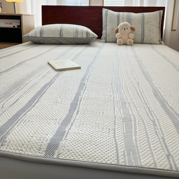 91家纺网 家纺一手货源 找家纺 雅居纺家纺 2025新款A类加厚三明治底简约提花凉感席系列-床笠款 线条-蓝