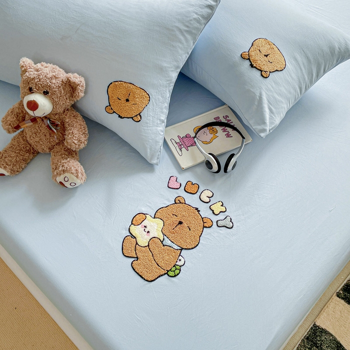 91家纺网 家纺一手货源 找家纺 海岛哥哥 2025春夏新款卡通毛巾绣床笠 幸运卡皮-蓝