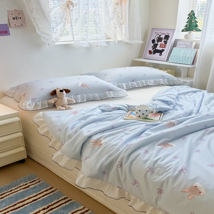 91家纺网 家纺一手货源 找家纺 九花鹿 2025新款凉感提花夏被 蝴蝶结小兔(蓝）