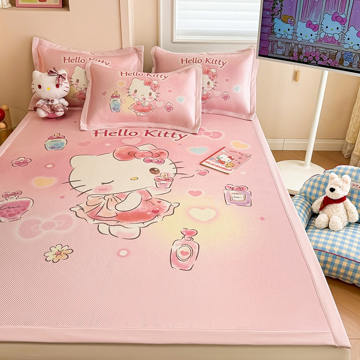 91家纺网 家纺一手货源 找家纺 蓝邻 2025春夏新款正版三丽鸥600D冰藤大版数码印花凉席-场景一 梦幻kitty猫