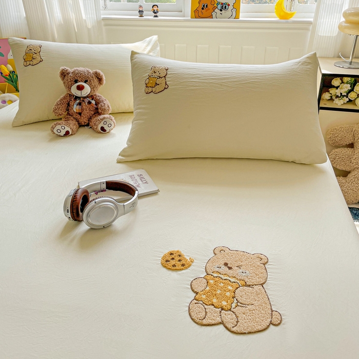 91家纺网 家纺一手货源 找家纺 海岛哥哥 2025春夏新款卡通毛巾绣床笠 小熊饼干-黄