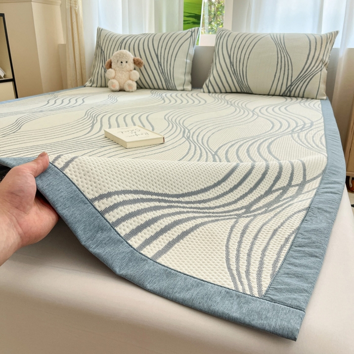 91家纺网 家纺一手货源 找家纺 雅居纺家纺 2025新款A类加厚三明治底简约提花凉感席系列-床席款 曲线-蓝