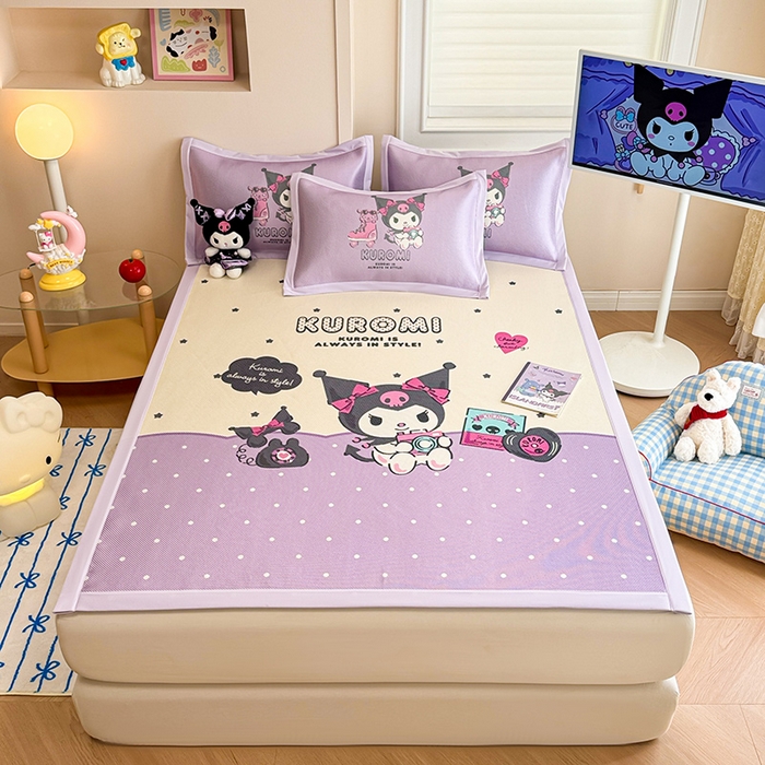 91家纺网 家纺一手货源 找家纺 蓝邻 2025春夏新款正版三丽鸥600D冰藤大版数码印花凉席-场景一 可爱库洛米