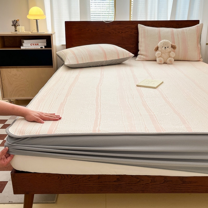 91家纺网 家纺一手货源 找家纺 雅居纺家纺 2025新款A类加厚三明治底简约提花凉感席系列-床笠款 线条-粉