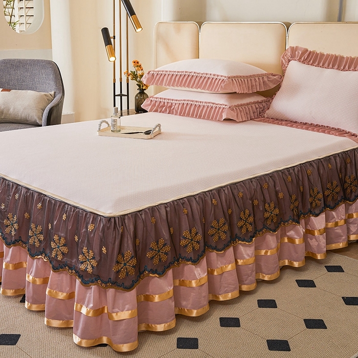 91家纺网 家纺一手货源 找家纺 情恒家纺   2025新款提花PE海洋丝可脱卸床裙席三件套 阡陌 淡粉