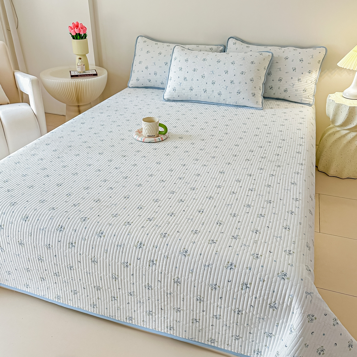 91家纺网 家纺一手货源 找家纺 橘夏家纺2025爆款棉感珍珠绸印花床盖三件套 木棉蝶花--晴空蓝