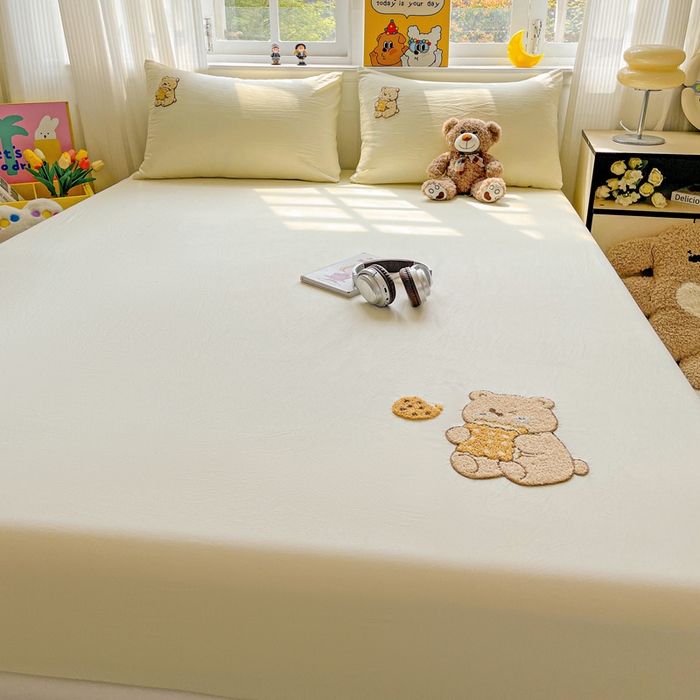 91家纺网 家纺一手货源 找家纺 海岛哥哥 2025春夏新款卡通毛巾绣床笠 小熊饼干-黄