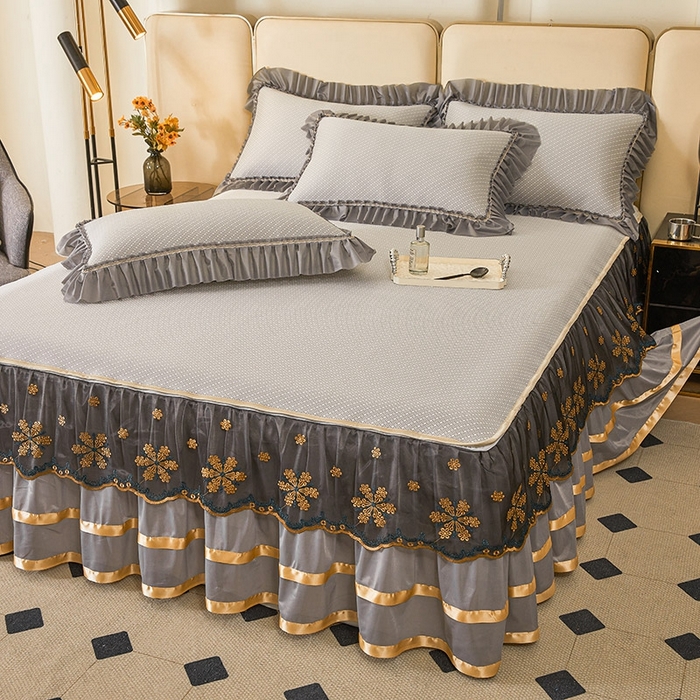 91家纺网 家纺一手货源 找家纺 情恒家纺   2025新款提花PE海洋丝可脱卸床裙席三件套 阡陌 星灰