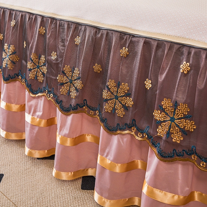 91家纺网 家纺一手货源 找家纺 情恒家纺   2025新款提花PE海洋丝可脱卸床裙席三件套 阡陌 淡粉